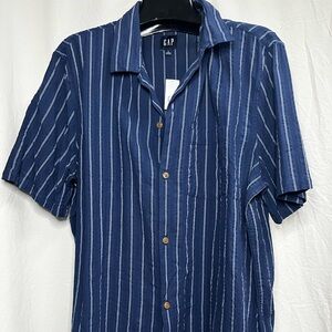 NWT Gap Men’s Large Short Sleeve Navy Stripped Resort Shirt 100% Cotton